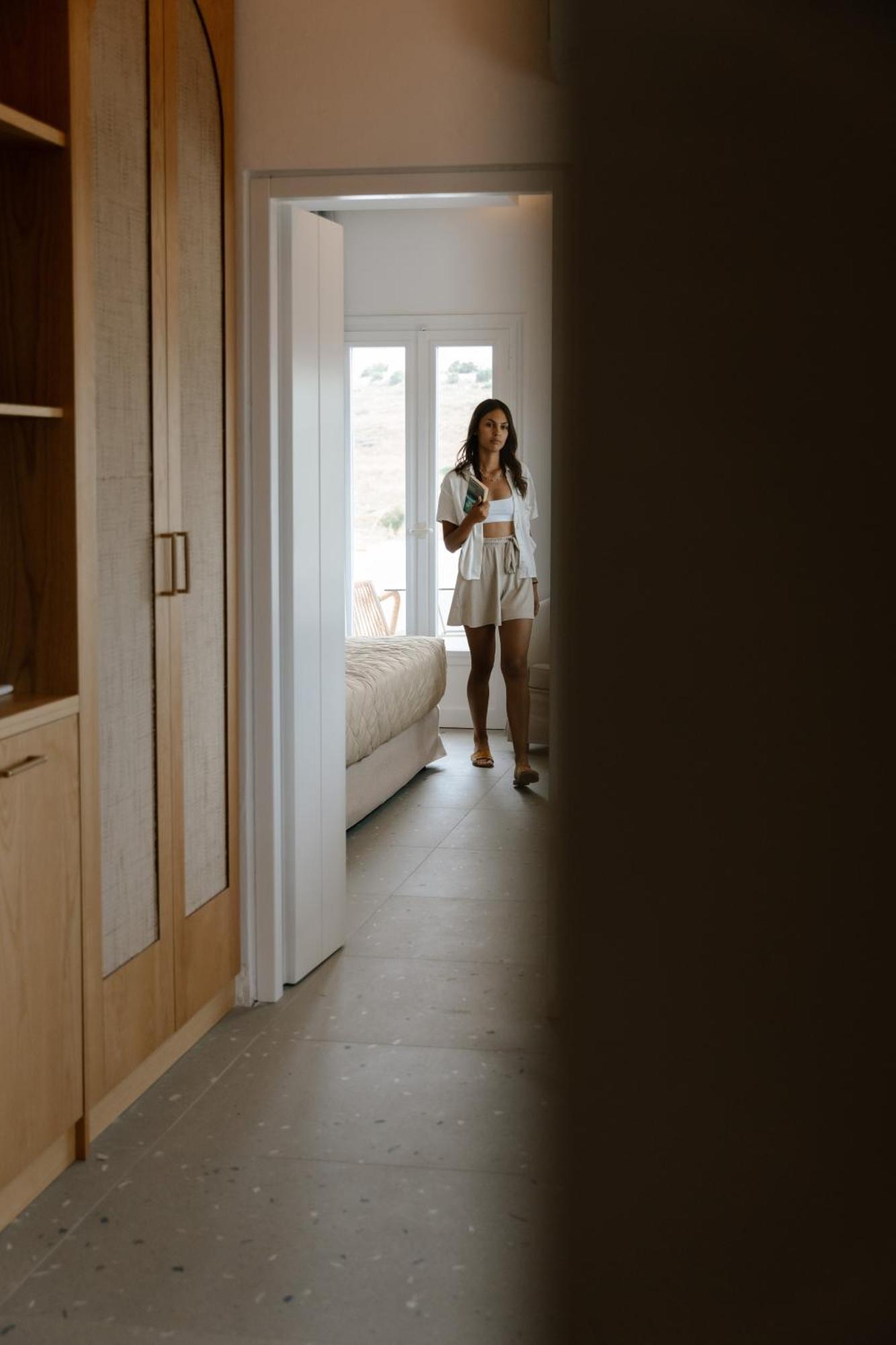 Pnoi Hotel Logaras Eksteriør bilde