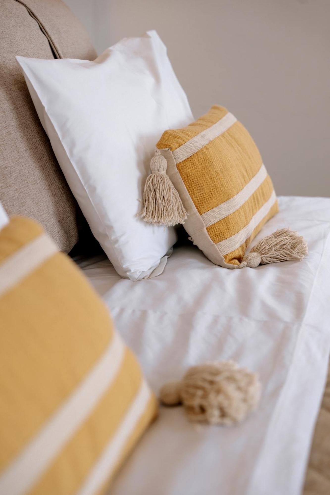 Pnoi Hotel Logaras Eksteriør bilde