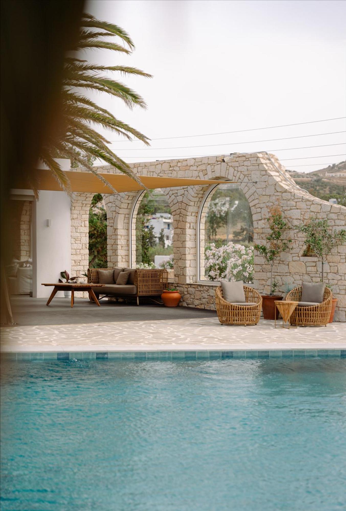 Pnoi Hotel Logaras Eksteriør bilde