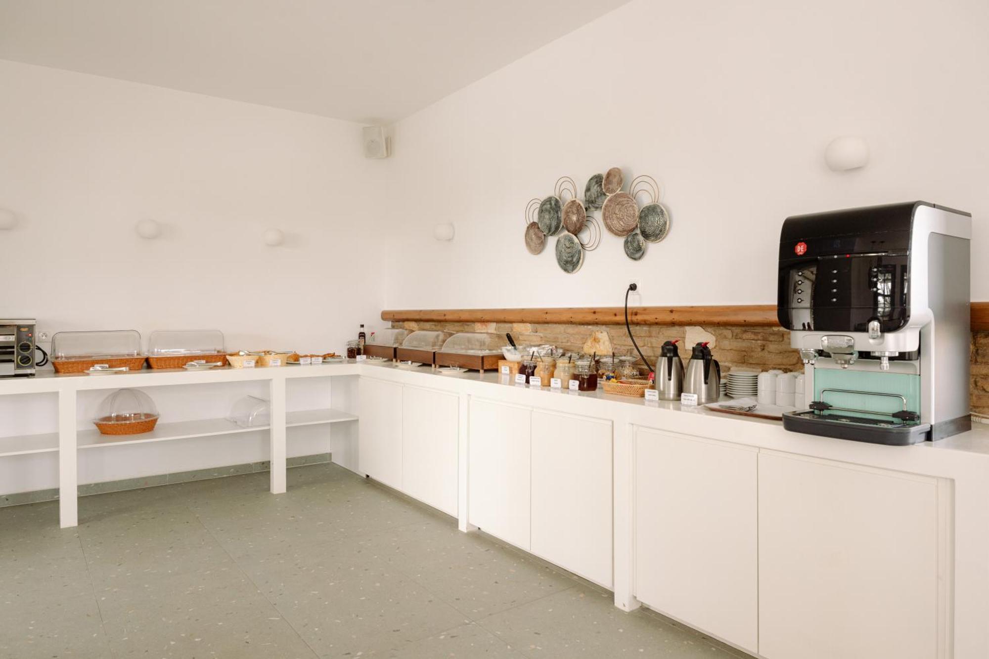 Pnoi Hotel Logaras Eksteriør bilde