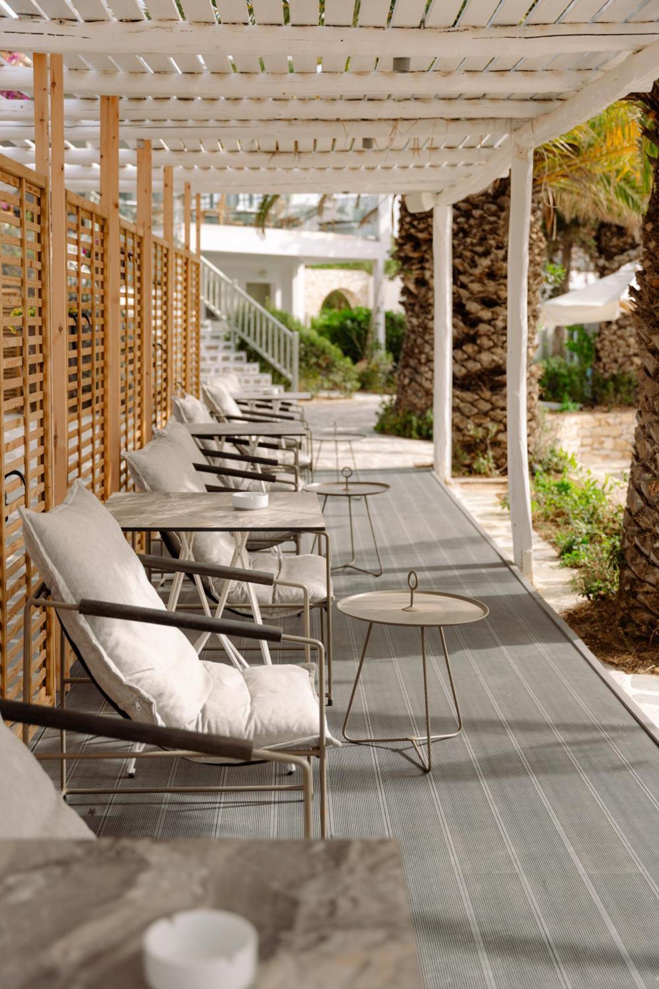 Pnoi Hotel Logaras Eksteriør bilde