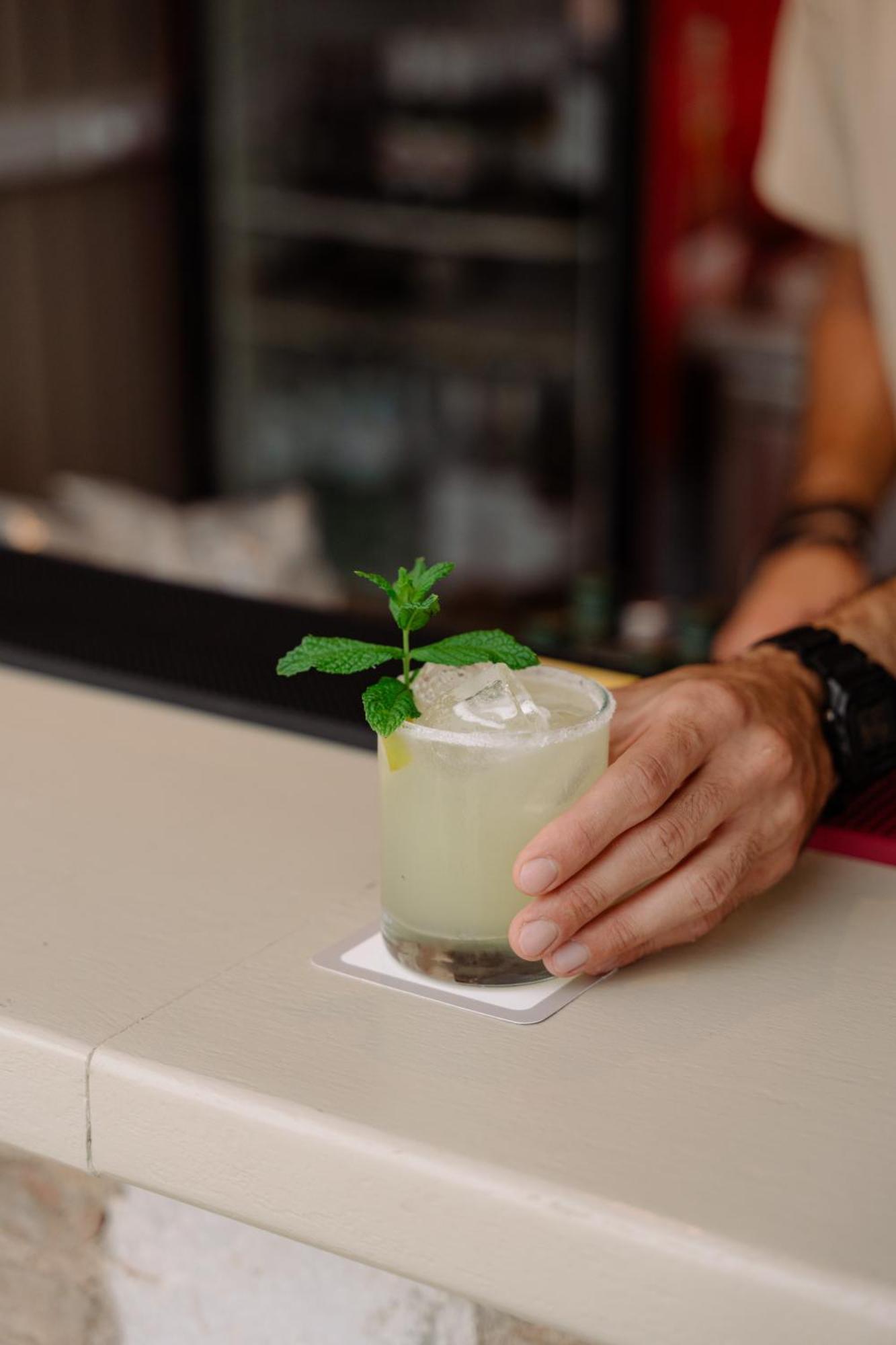 Pnoi Hotel Logaras Eksteriør bilde
