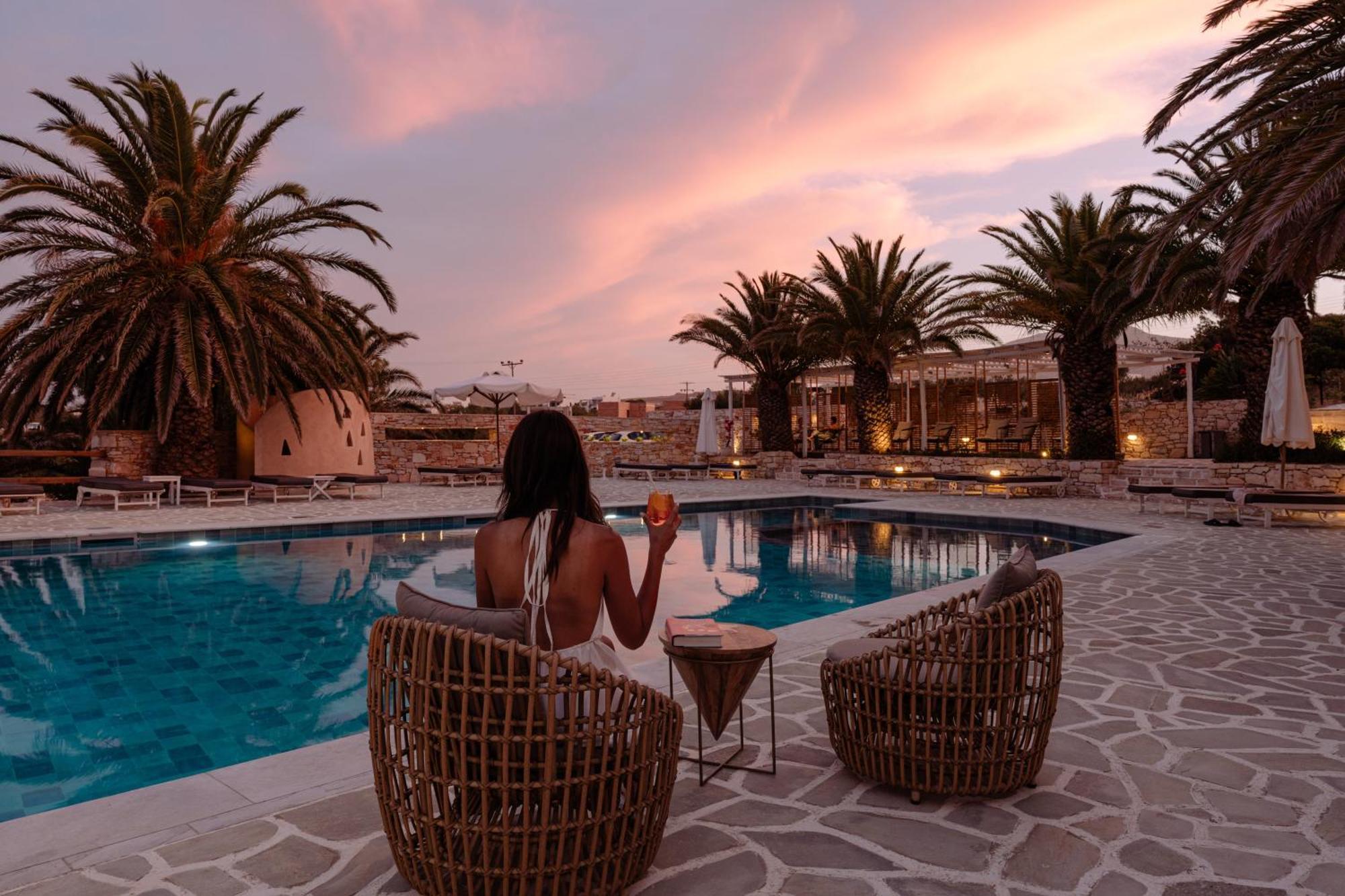 Pnoi Hotel Logaras Eksteriør bilde