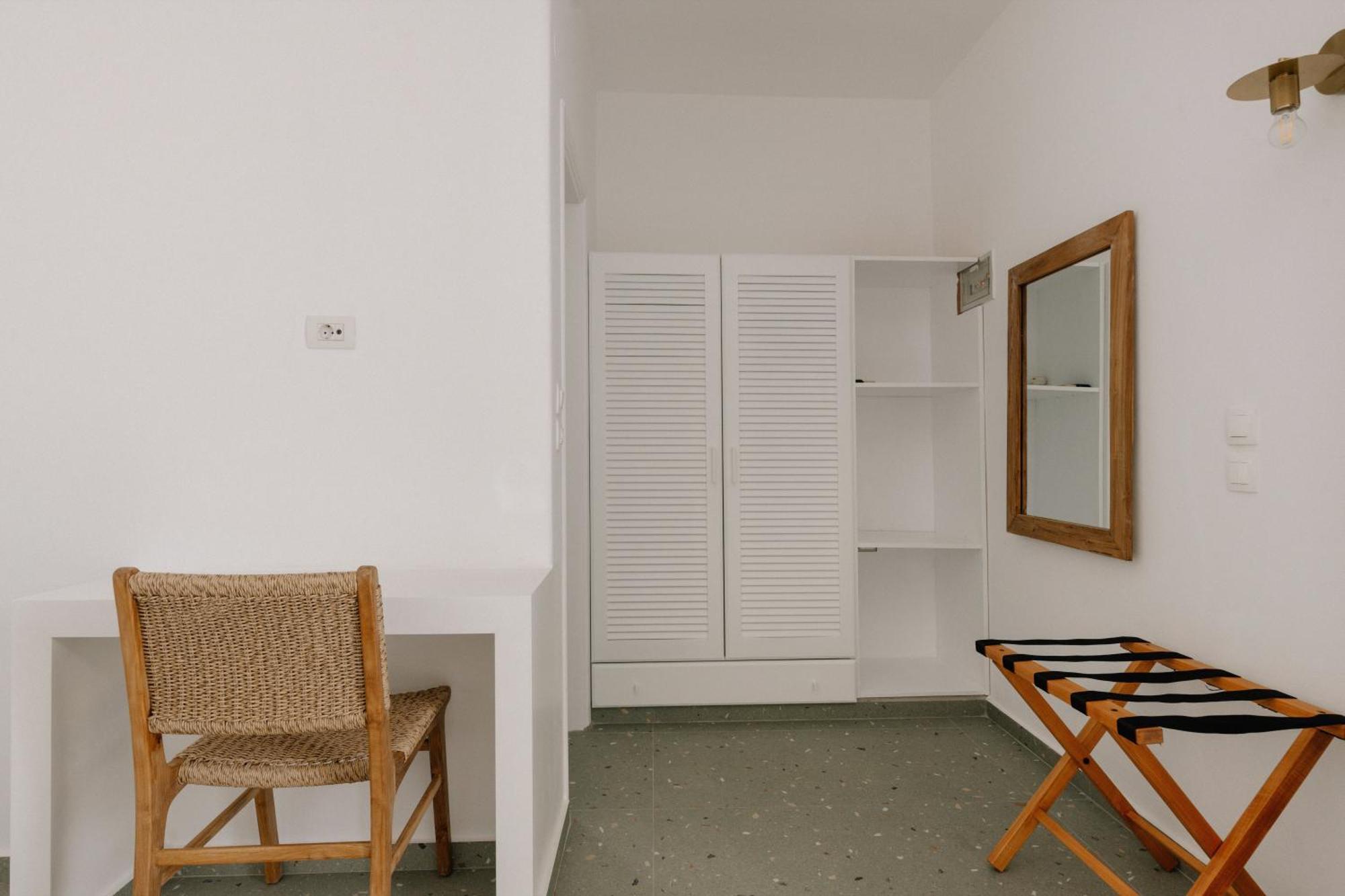 Pnoi Hotel Logaras Eksteriør bilde